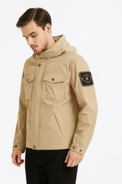 Veste Homme Beige Style Urbain avec Patch Écusson – Capuche et Multiples Poches VALENTIN
